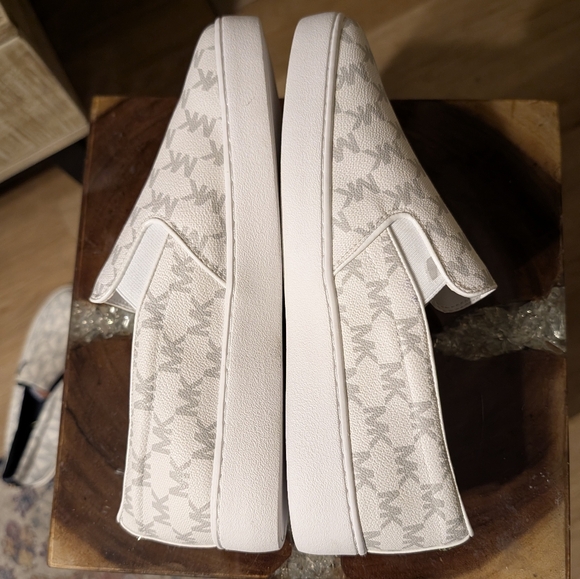 Michael Kors Teddi Sig Logo PVC Canvas Slip-on Sneakers sz 8.5 Grey on White - Picture 9 of 13